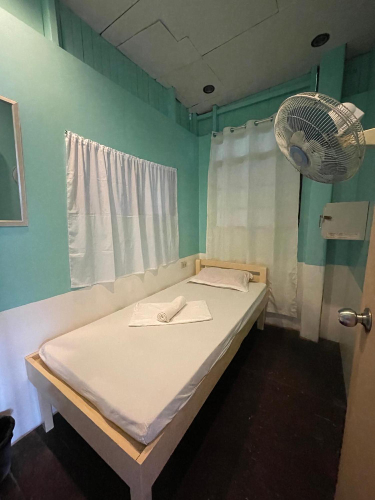 Austrias Guest House Ел Нидо Екстериор снимка