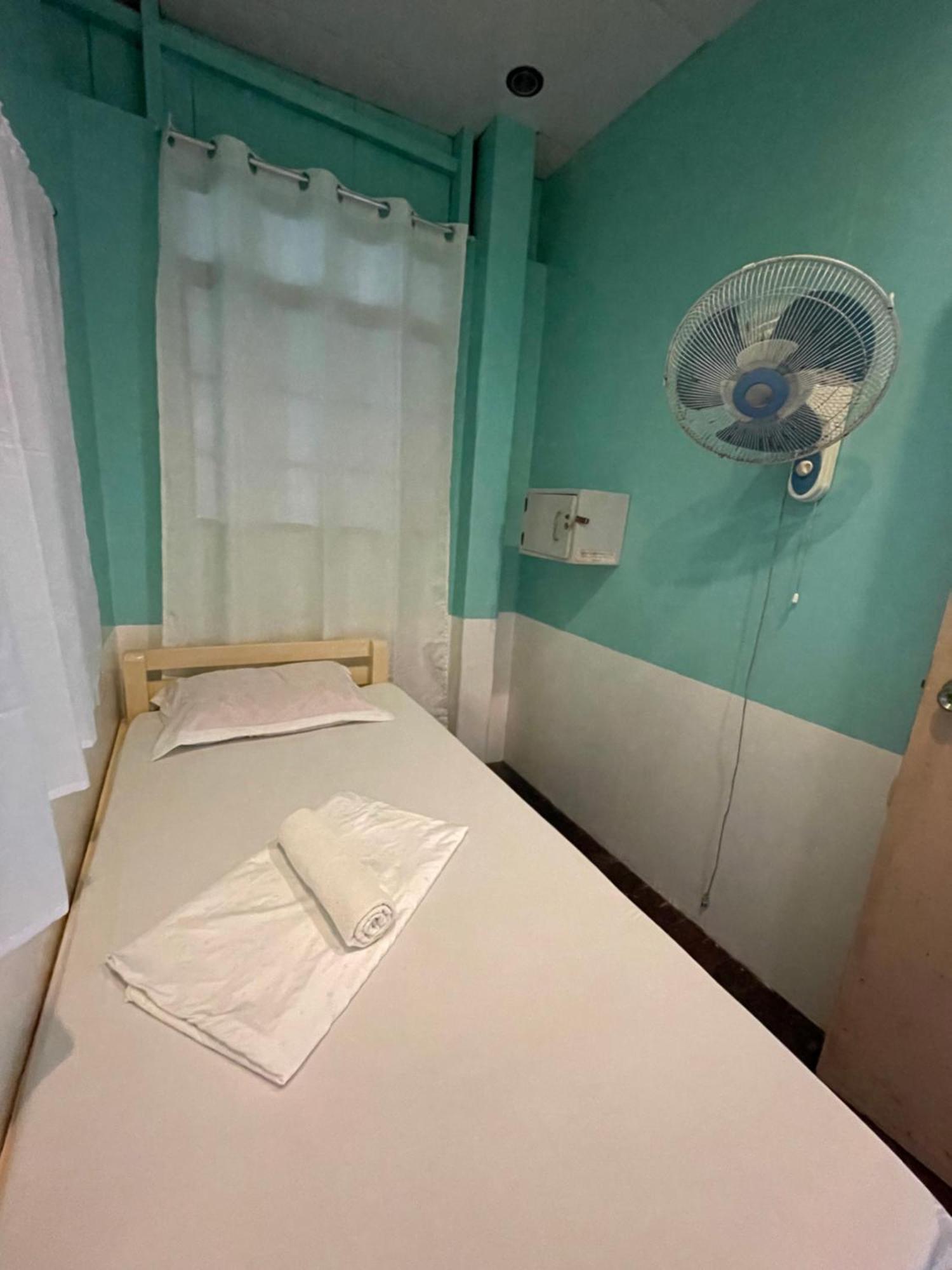 Austrias Guest House Ел Нидо Екстериор снимка